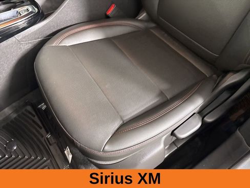 Used 2025 Chevrolet Trax RS w/ Sunroof Package image 12