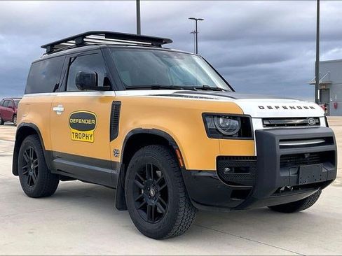 Used 2023 Land Rover Defender 90 X-Dynamic SE image 3