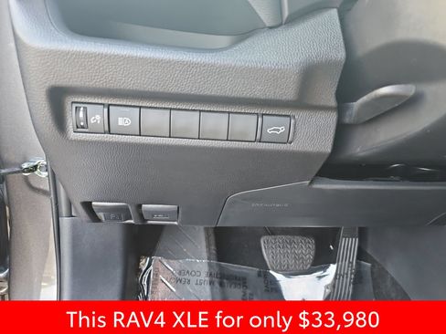 Used 2025 Toyota RAV4 XLE FWD image 25