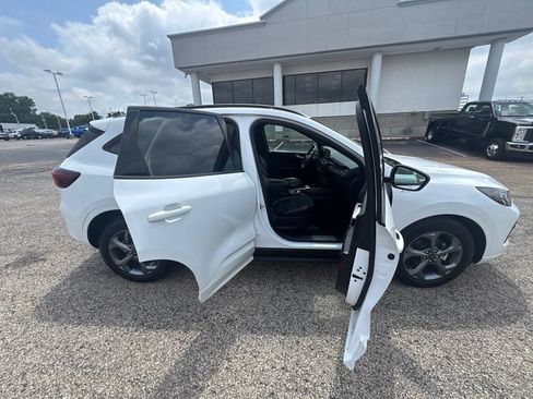Used 2023 Ford Escape ST-Line w/ Equipment Group 301A FWD image 8