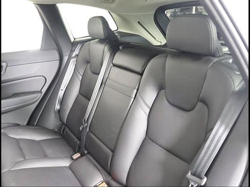 Used 2020 Volvo XC60 T6 Momentum AWD/4WD image 9