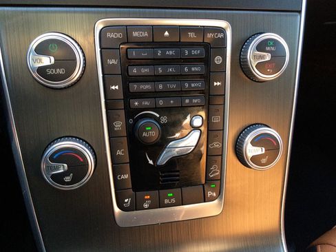 Used 2015 Volvo V60 T5 Cross Country image 15