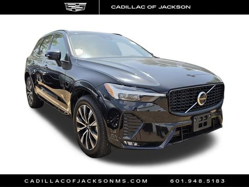 Used 2025 Volvo XC60 B5 Plus AWD/4WD image 3