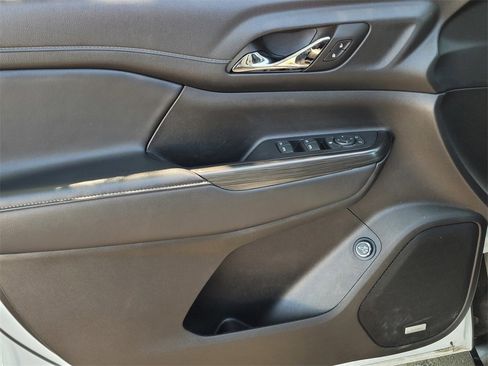 Used 2023 GMC Acadia SLT image 20