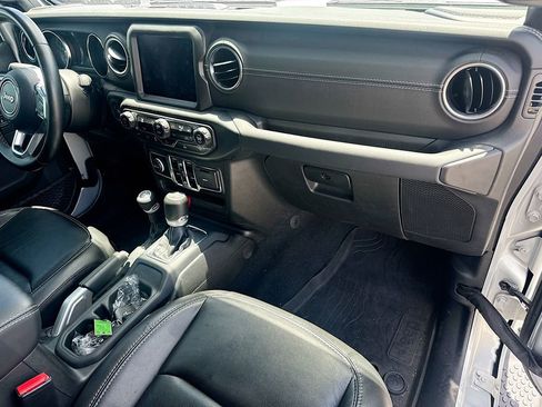 Used 2022 Jeep Wrangler Unlimited Sahara AWD/4WD image 34
