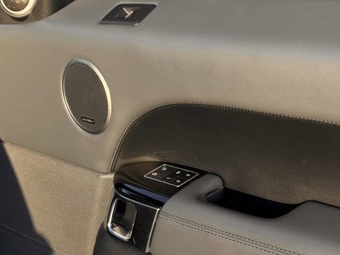 Used 2015 Land Rover Range Rover Sport HSE image 28