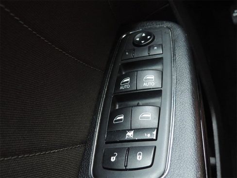 Used 2020 Dodge Charger SXT w/ Blacktop Package image 19