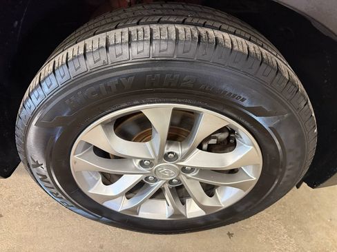 Used 2019 Hyundai Santa Fe SEL FWD image 13