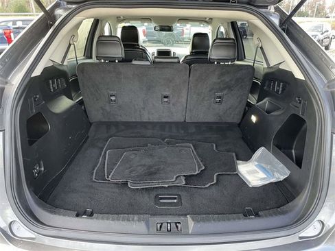 Used 2022 Ford Edge SEL image 13