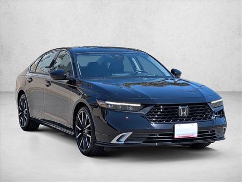 Used 2024 Honda Accord Touring image 3