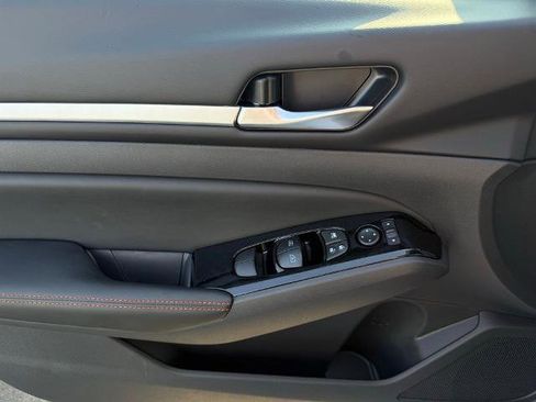 New 2025 Nissan Altima 2.5 SR image 19