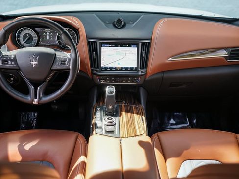 Used 2021 Maserati Levante S GranLusso image 19