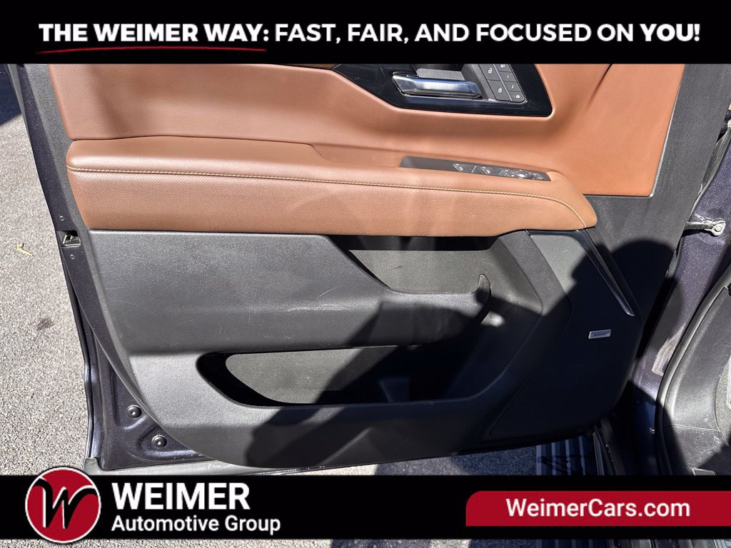 Used 2025 Chevrolet Suburban High Country AWD/4WD image 8