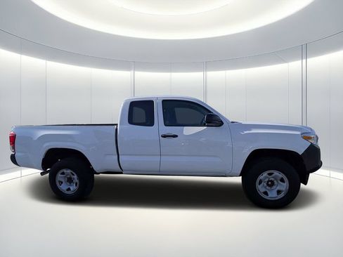 Used 2021 Toyota Tacoma SR RWD image 3