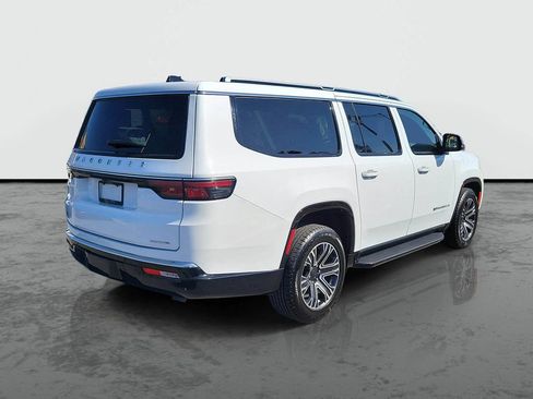 Used 2024 Jeep Wagoneer L Series II RWD image 2