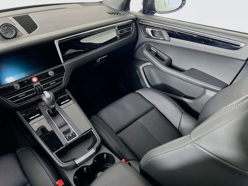 Certified 2026 Porsche Macan AWD/4WD image 26