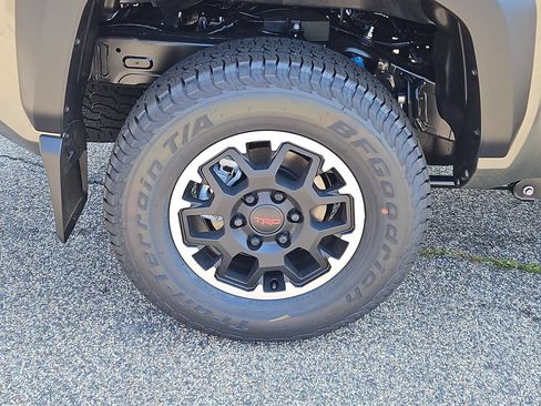 New 2026 Toyota Tacoma TRD Off-Road w/ TRD Off Road Upgrade Package AWD/4WD image 5