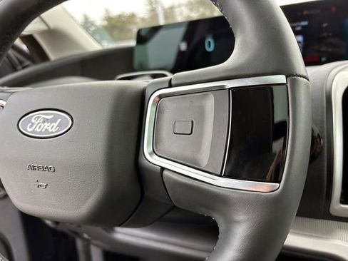 Used 2025 Ford Expedition Active image 22