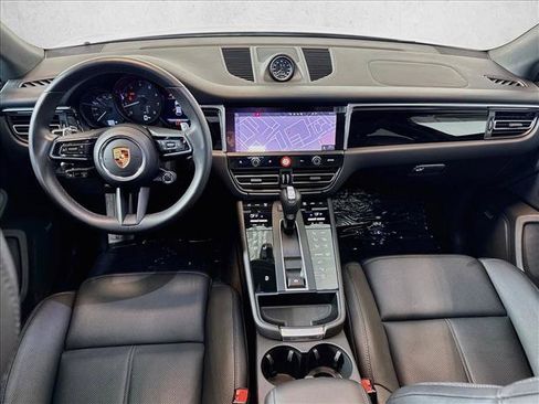 Certified 2026 Porsche Macan AWD/4WD image 21