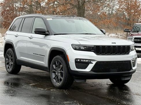 New 2025 Jeep Grand Cherokee Limited w/ Trailer Tow Package image 40