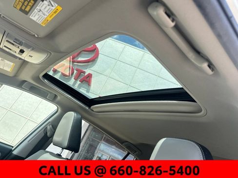 Used 2018 Toyota RAV4 Limited AWD/4WD image 12