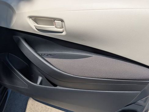 Used 2025 Toyota Corolla LE FWD image 32
