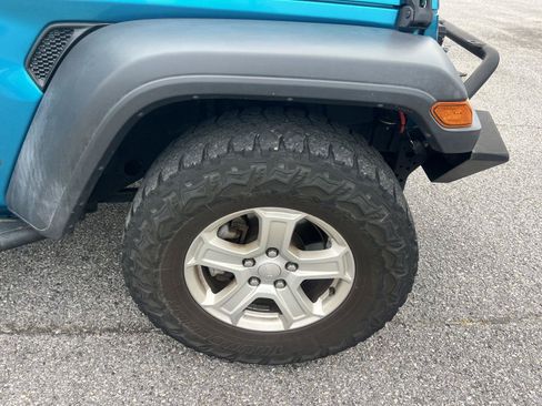 Used 2019 Jeep Wrangler Sport AWD/4WD image 9