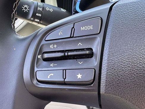 Certified 2025 Hyundai Venue SEL FWD image 22
