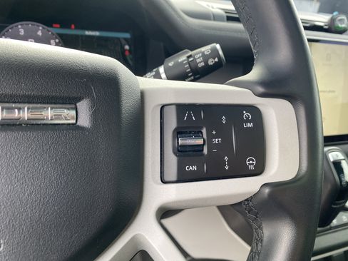 Used 2023 Land Rover Defender 130 X-Dynamic SE image 25