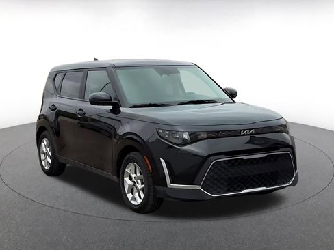 Used 2025 Kia Soul LX w/ LX Technology Package image 3