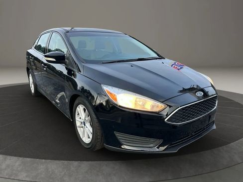 Used 2018 Ford Focus SE w/ Cold Weather Package image 3