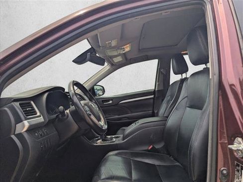 Used 2017 Toyota Highlander XLE FWD image 12