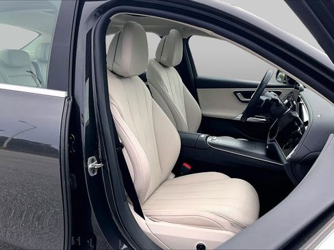 Certified 2025 Mercedes-Benz E 350 4MATIC Sedan image 9