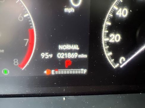 Used 2024 Honda Pilot Touring image 29