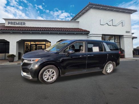 Certified 2024 Kia Carnival LX image 4