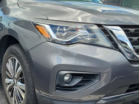 Used 2018 Nissan Pathfinder SV FWD image 3