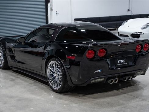Used 2009 Chevrolet Corvette ZR1 w/ Preferred Equipment Group RWD image 4