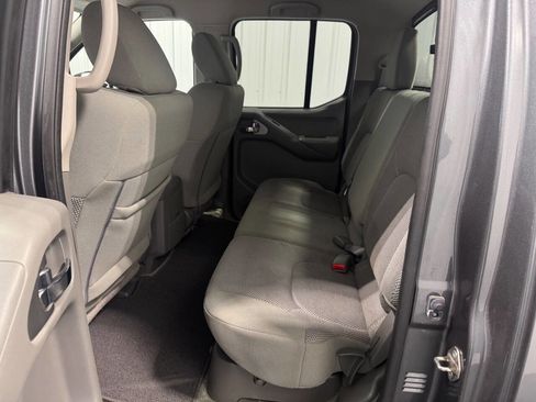 Used 2018 Nissan Frontier SV image 14