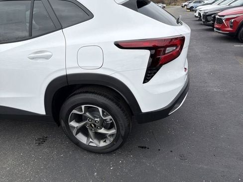 New 2026 Chevrolet Trax LT w/ Driver Confidence Package FWD image 7