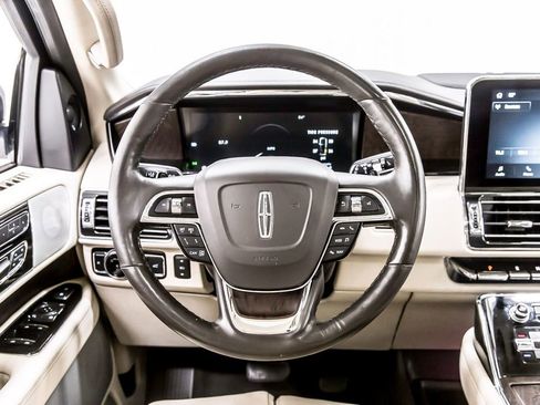 Used 2021 Lincoln Navigator Reserve w/ Luxury Package RWD image 23