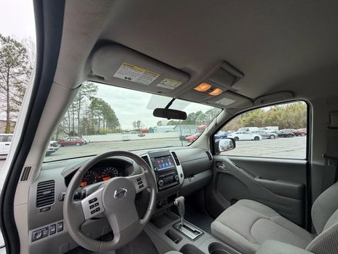 Used 2019 Nissan Frontier SV image 23