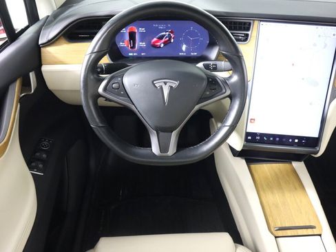 Used 2018 Tesla Model X 75D image 28