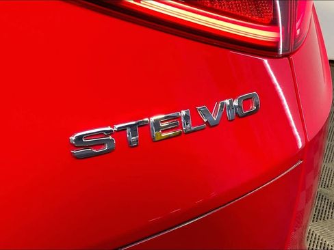 Used 2018 Alfa Romeo Stelvio AWD image 10