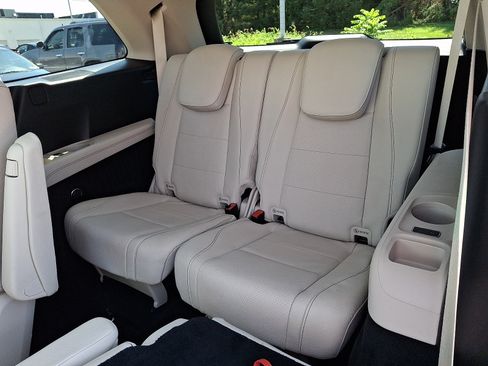Used 2023 Mercedes-Benz GLS 450 4MATIC image 10