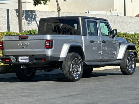 Used 2020 Jeep Gladiator Overland image 4