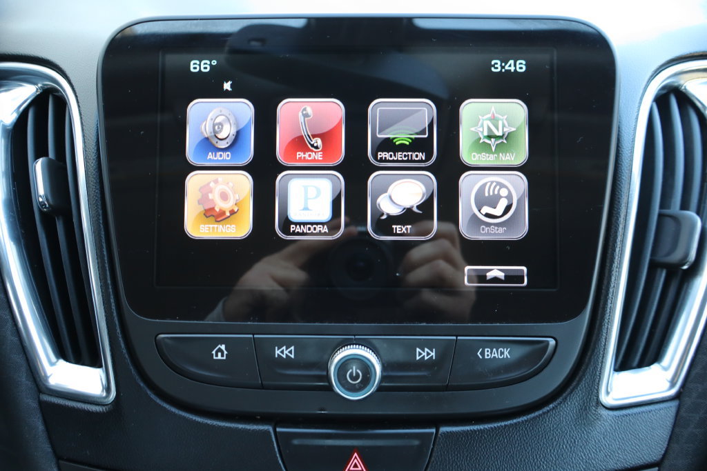 Used 2016 Chevrolet Malibu LT FWD image 11