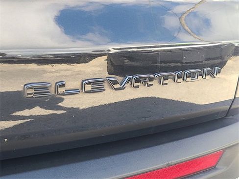 Used 2024 GMC Acadia Elevation image 10