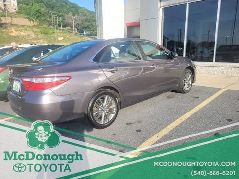 Used 2017 Toyota Camry SE FWD image 3