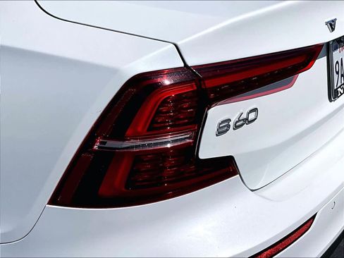 Used 2019 Volvo S60 T5 Momentum w/ Premium Package FWD image 32