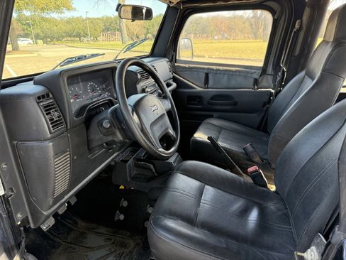 Used 2005 Jeep Wrangler SE image 17